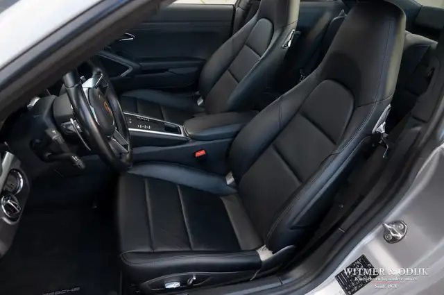Porsche 911 view 5