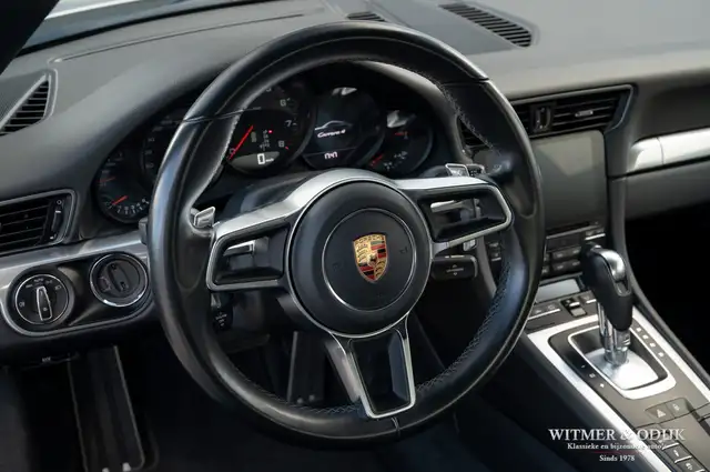 Porsche 911 view 9