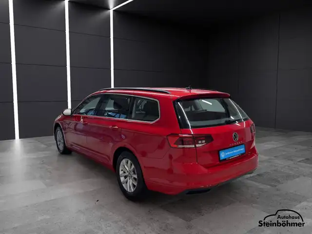 Volkswagen Passat view 4