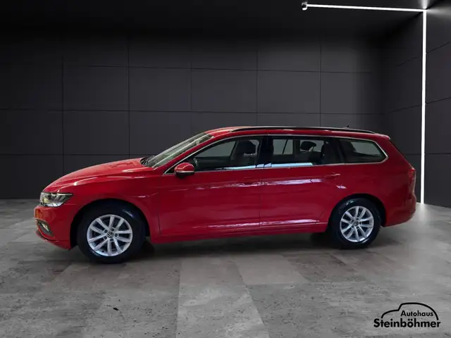 Volkswagen Passat view 3