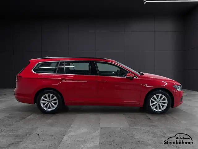Volkswagen Passat view 9