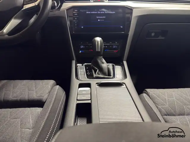 Volkswagen Passat view 22
