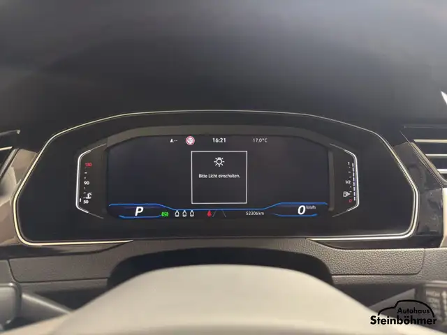 Volkswagen Passat view 20