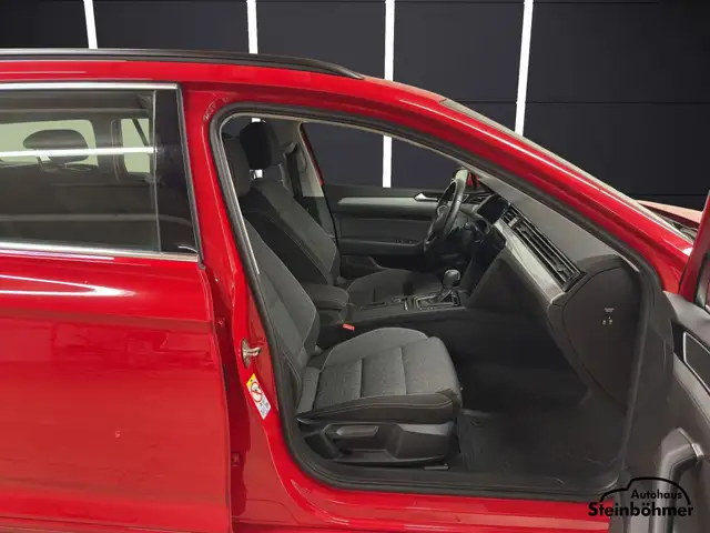 Volkswagen Passat view 14