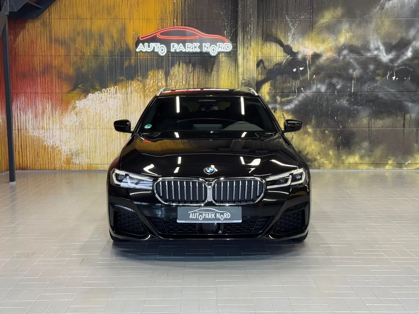 BMW 520 d Touring xDrive M Sport Aut. LED~KAMERA~ Black - 2