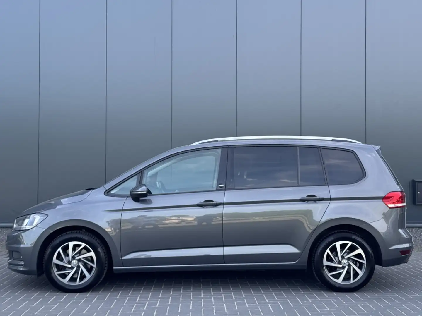 Volkswagen Touran 1.5 TSI Highline DSG TREKHAAK NAVI ACC ECC PDC LED Grau - 2