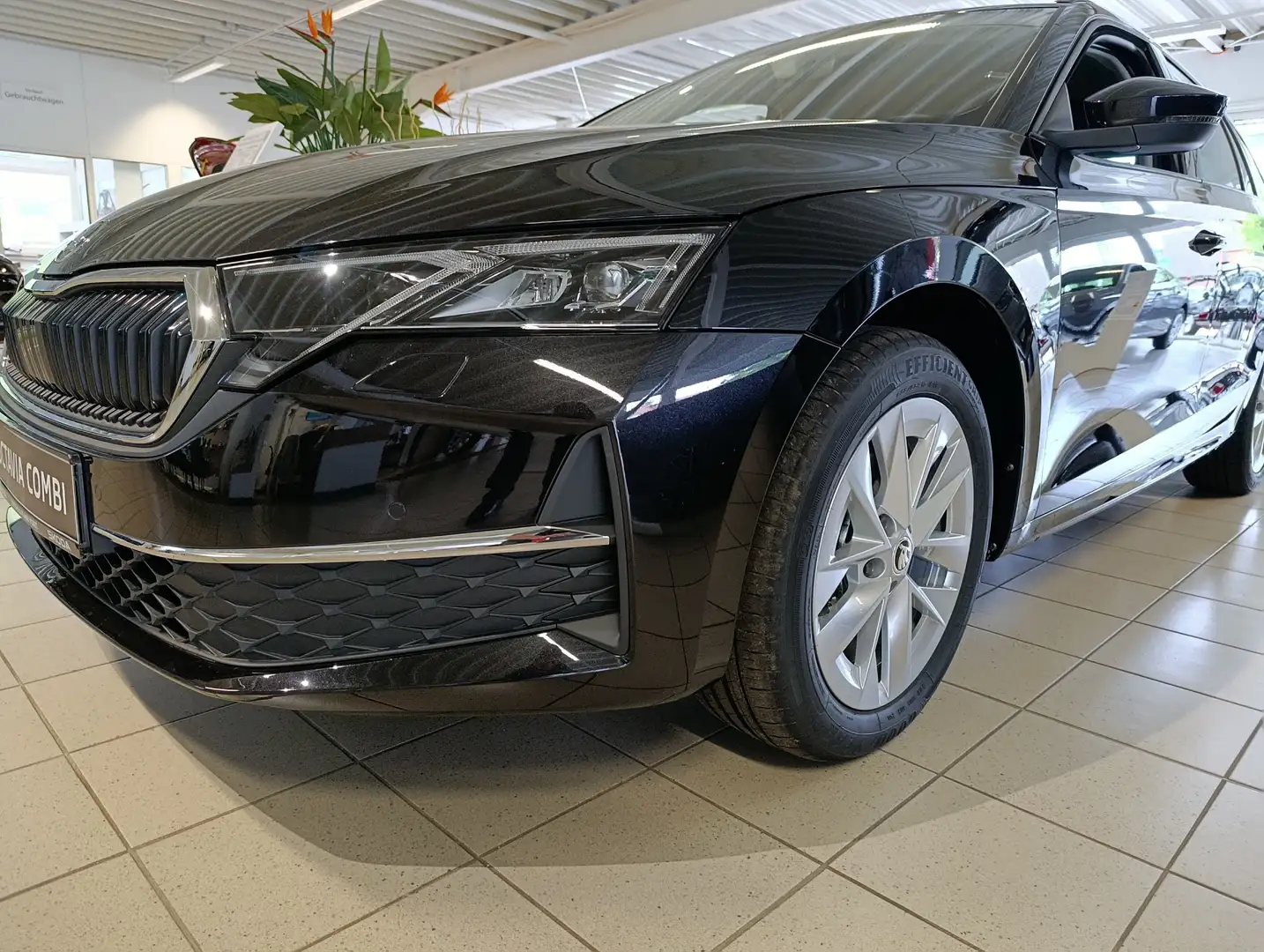 Skoda Octavia 1.5 TSI mHEV 85 kW Selection Schwarz - 2