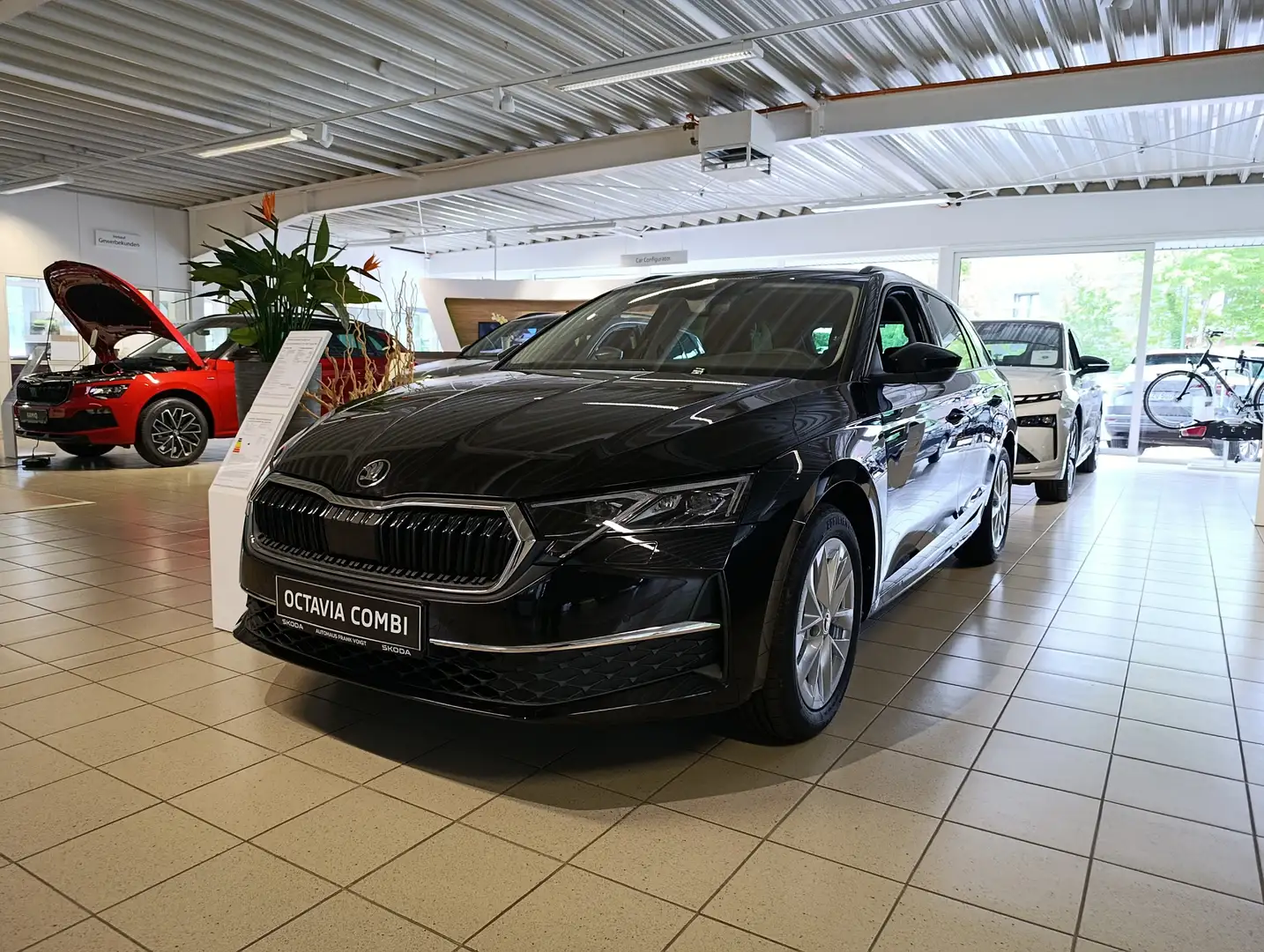 Skoda Octavia 1.5 TSI mHEV 85 kW Selection Schwarz - 1