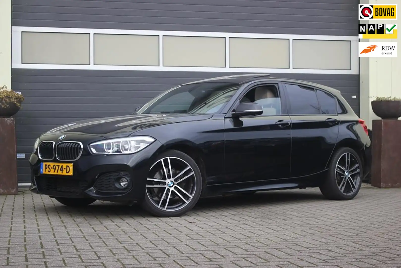 BMW 118 1-Serie 118i High Executive M Sport | Glasdak | Na Zwart - 1