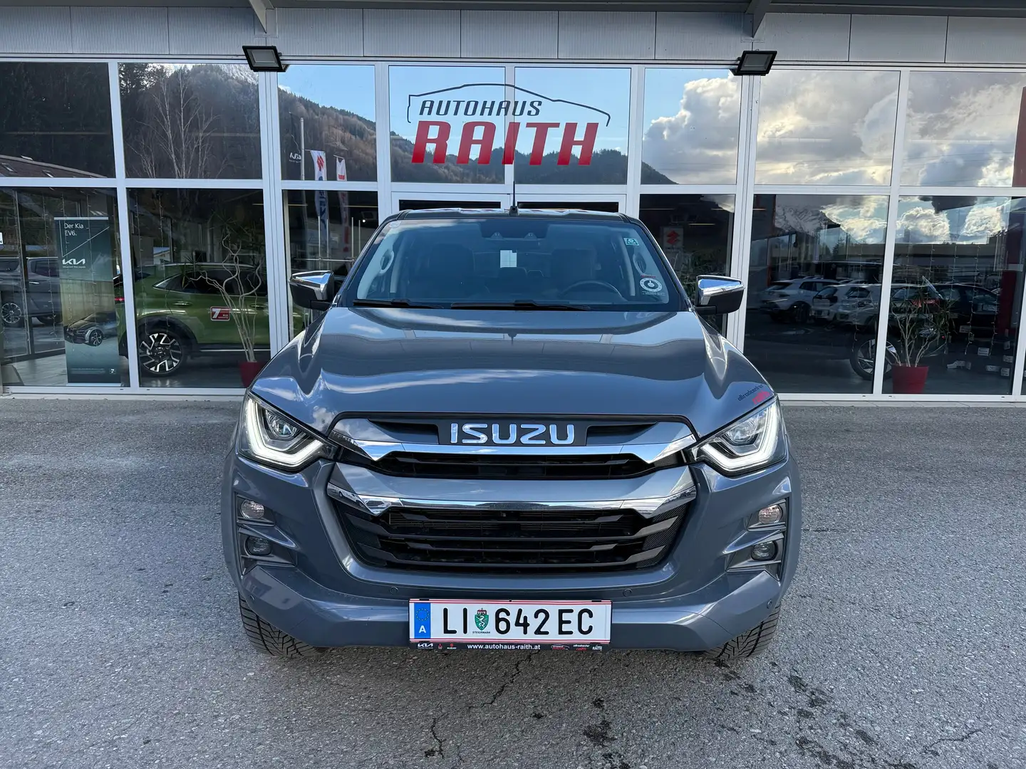 Isuzu D-Max Double-Cab "LSE" 6AT 163PS 4WD AHV/LADERAUMWANNE Grau - 2