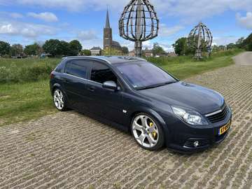 2.8 V6 Executive