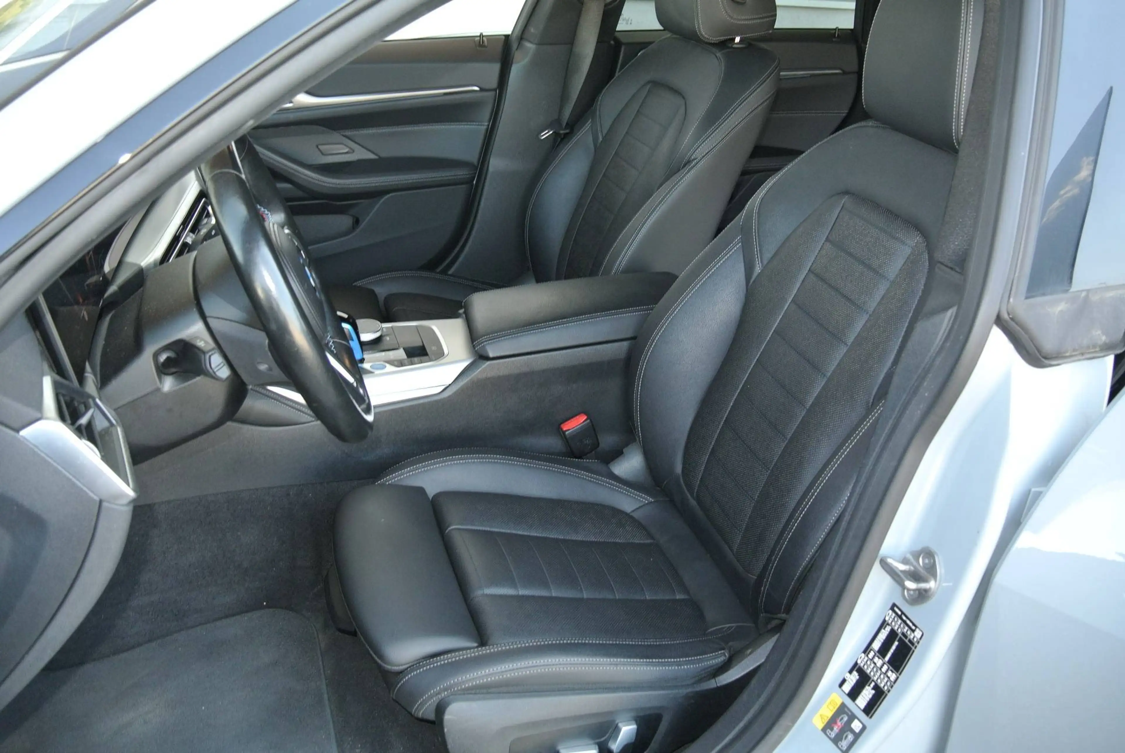 BMW i4 M50 Gran Coupe xDrive ** LEDER * HUD * 360° CAM — photo 9