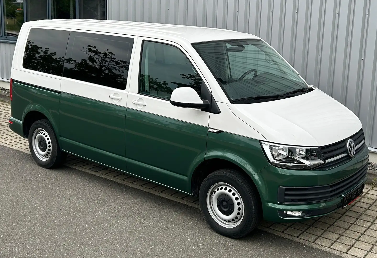 Volkswagen T6 Multivan 2,0 TDI *BI-COLOR *INSP.+TÜV NEU *GARANTIE+FIN. Grün - 2