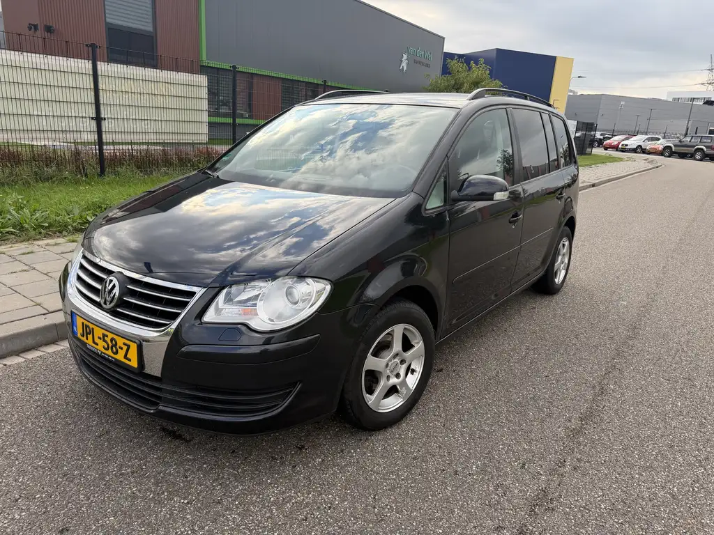 Volkswagen Touran 2008 из Европы — купить под ключ