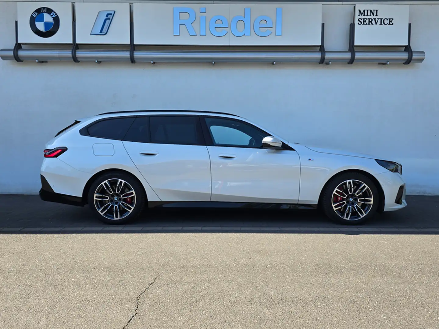 BMW 540 d xDrive Touring M Sportpaket Pro*Pano*AHK* Weiß - 2