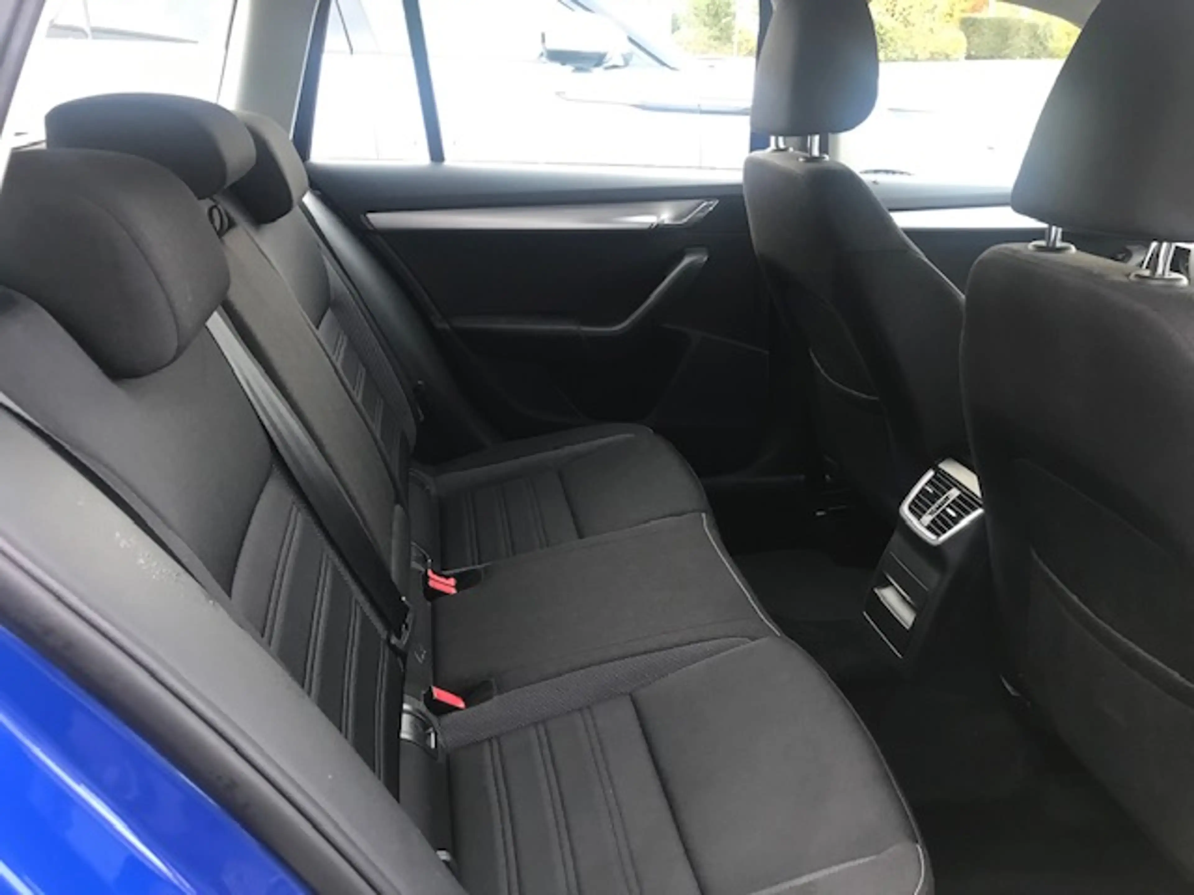 Skoda Octavia Combi 1.6 TDI LED*PDC*AHK — photo 11