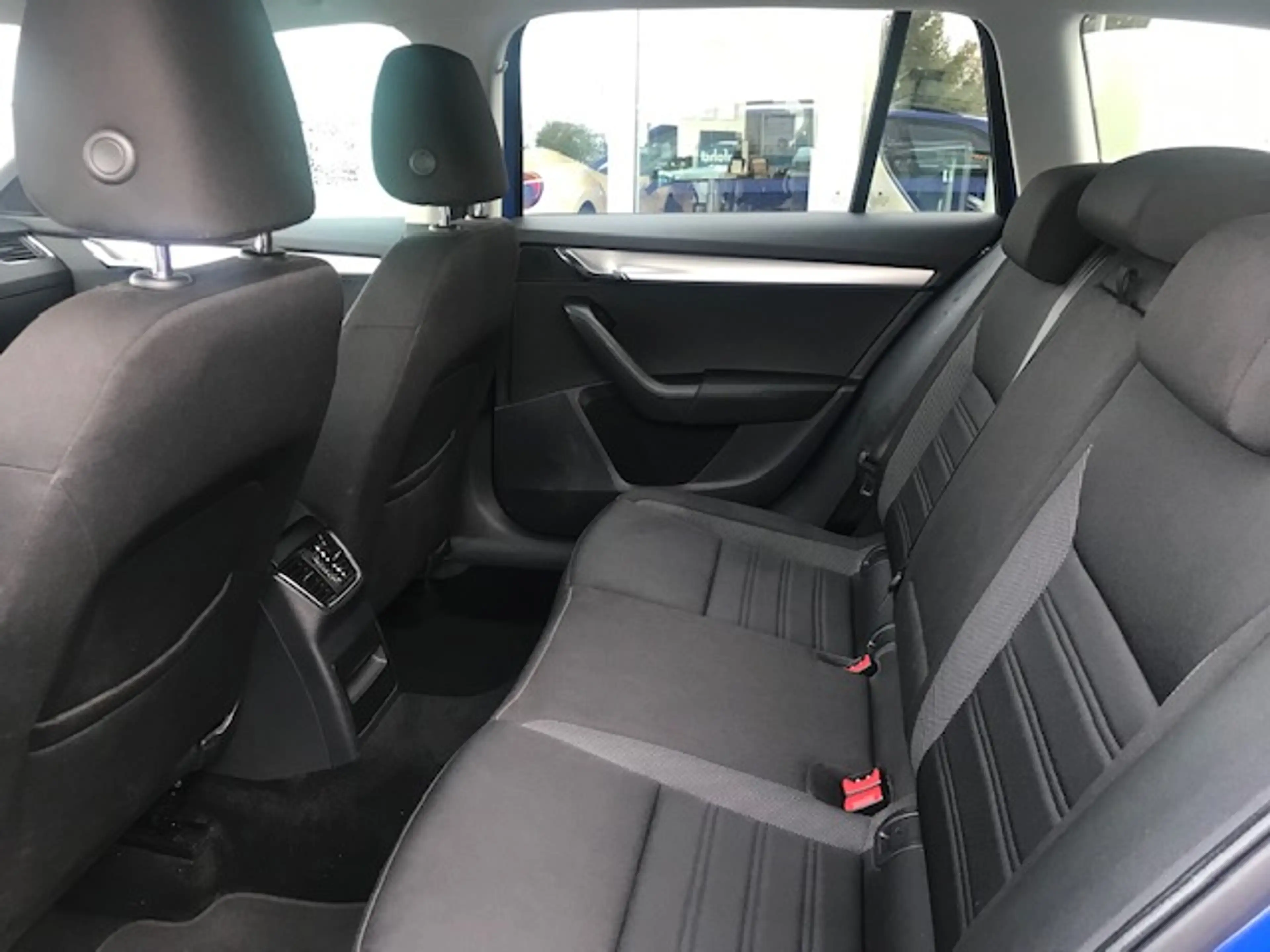 Skoda Octavia Combi 1.6 TDI LED*PDC*AHK — photo 9