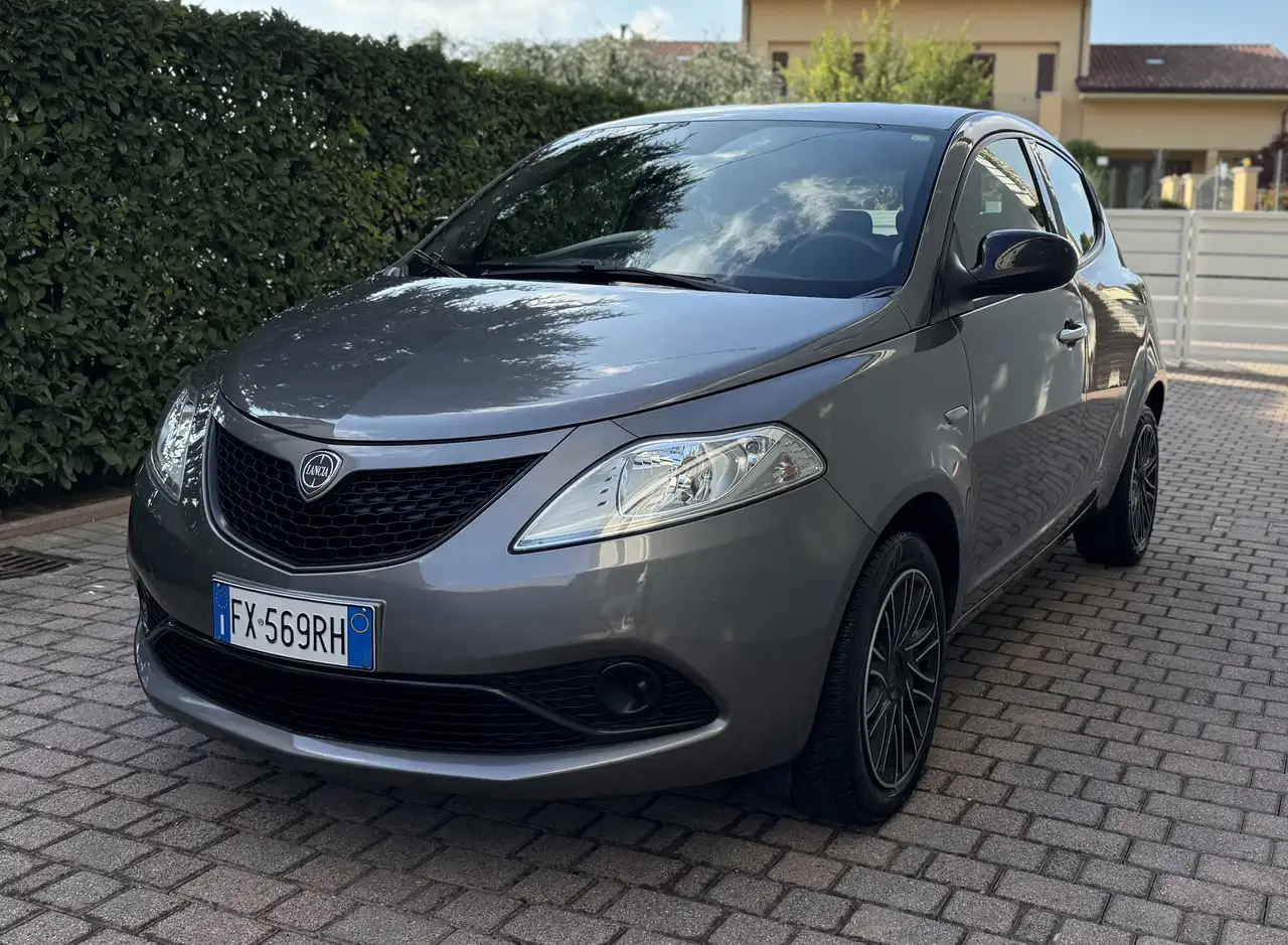 Lancia Ypsilon