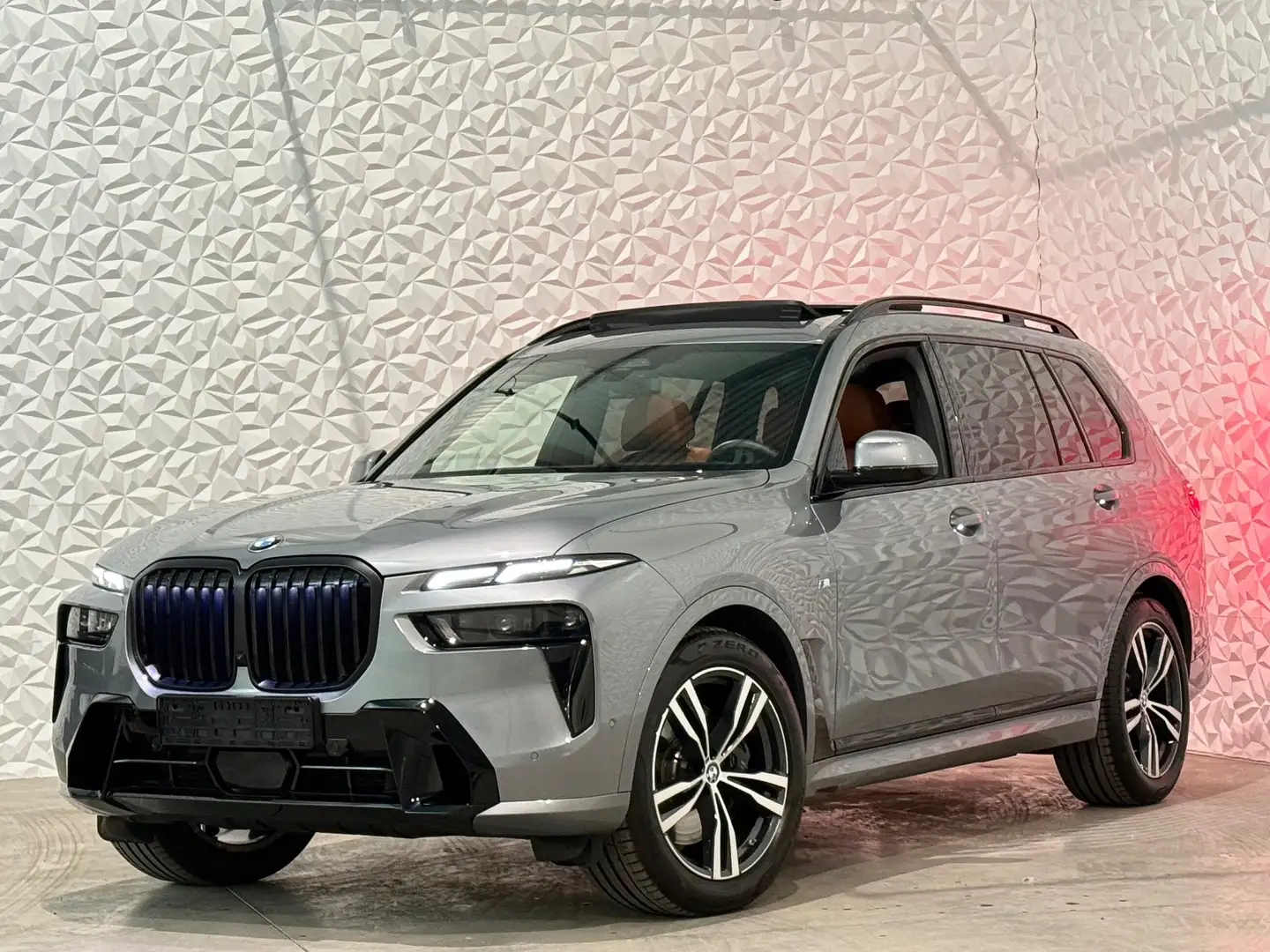 BMW X7 xDrive 40d M-Pack Individual 7 Place Gris - 1