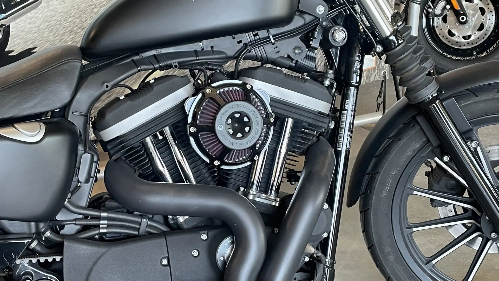 Harley-Davidson Iron 883 Negru - 2