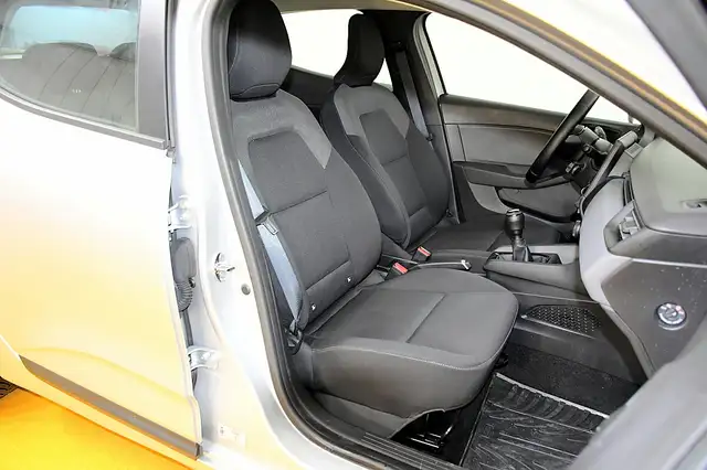 Renault Clio view 6