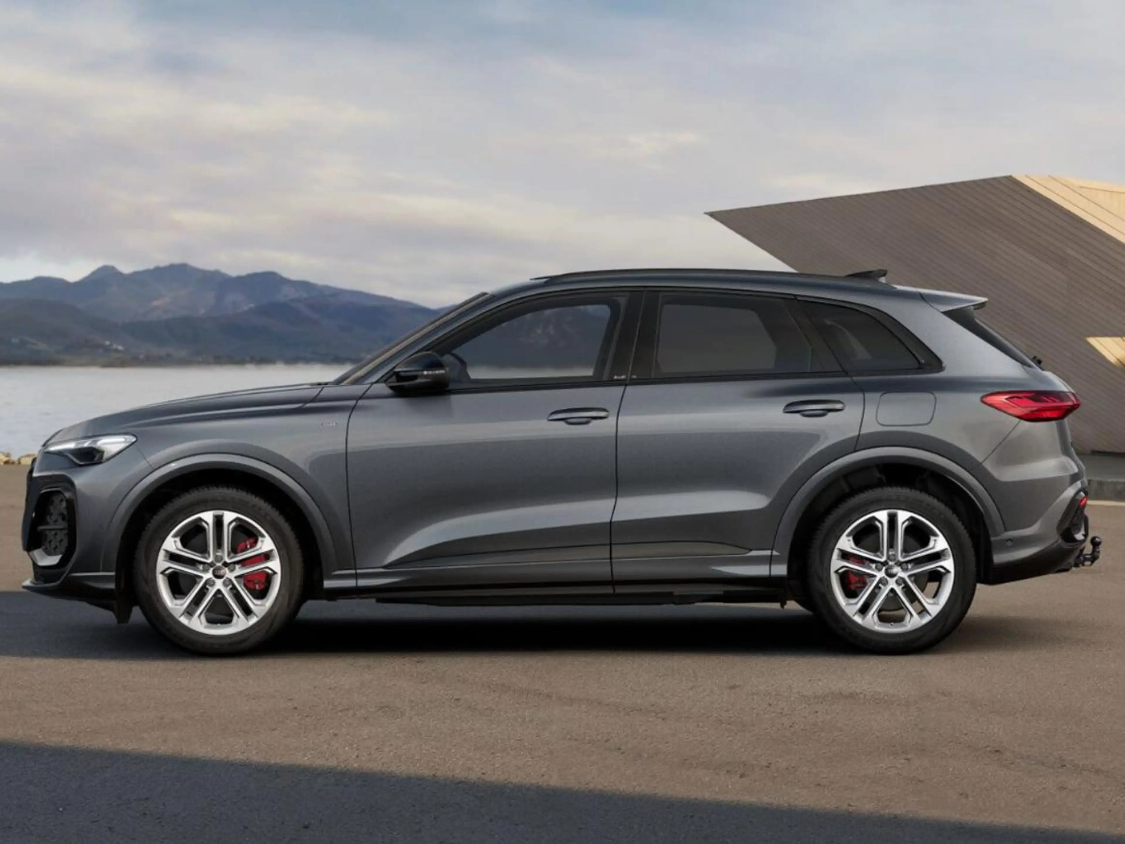 Audi Q5 S edition e-hybrid 220 kW / 299 PK SUV 7 versn. S- — photo 2