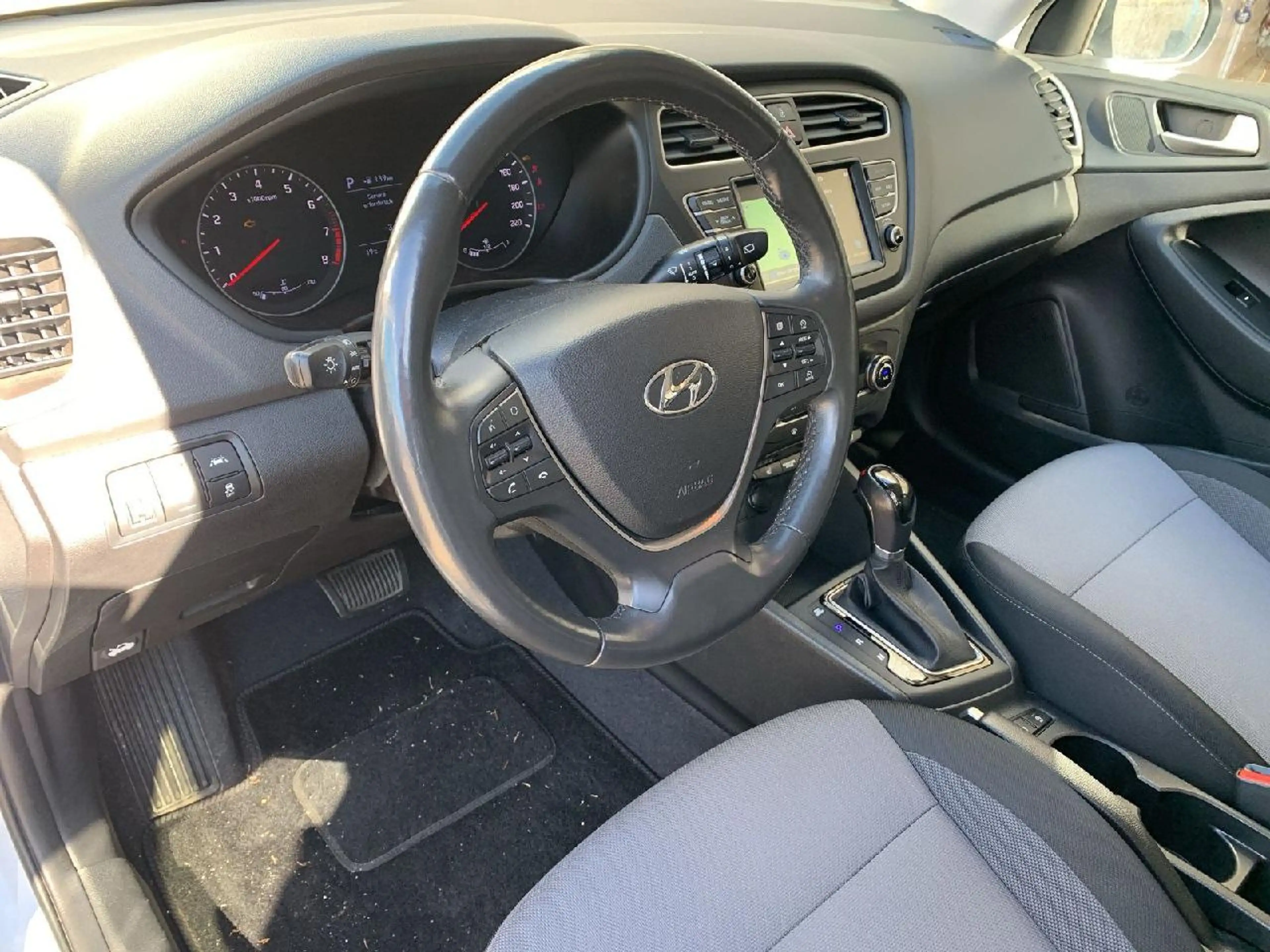 Hyundai i20 YES! Plus,KLIMA,NAVI,TEMPO,SH,Carplay,SPURHALTE — photo 8