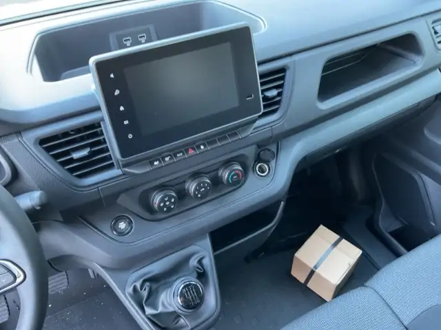 Renault Trafic view 12