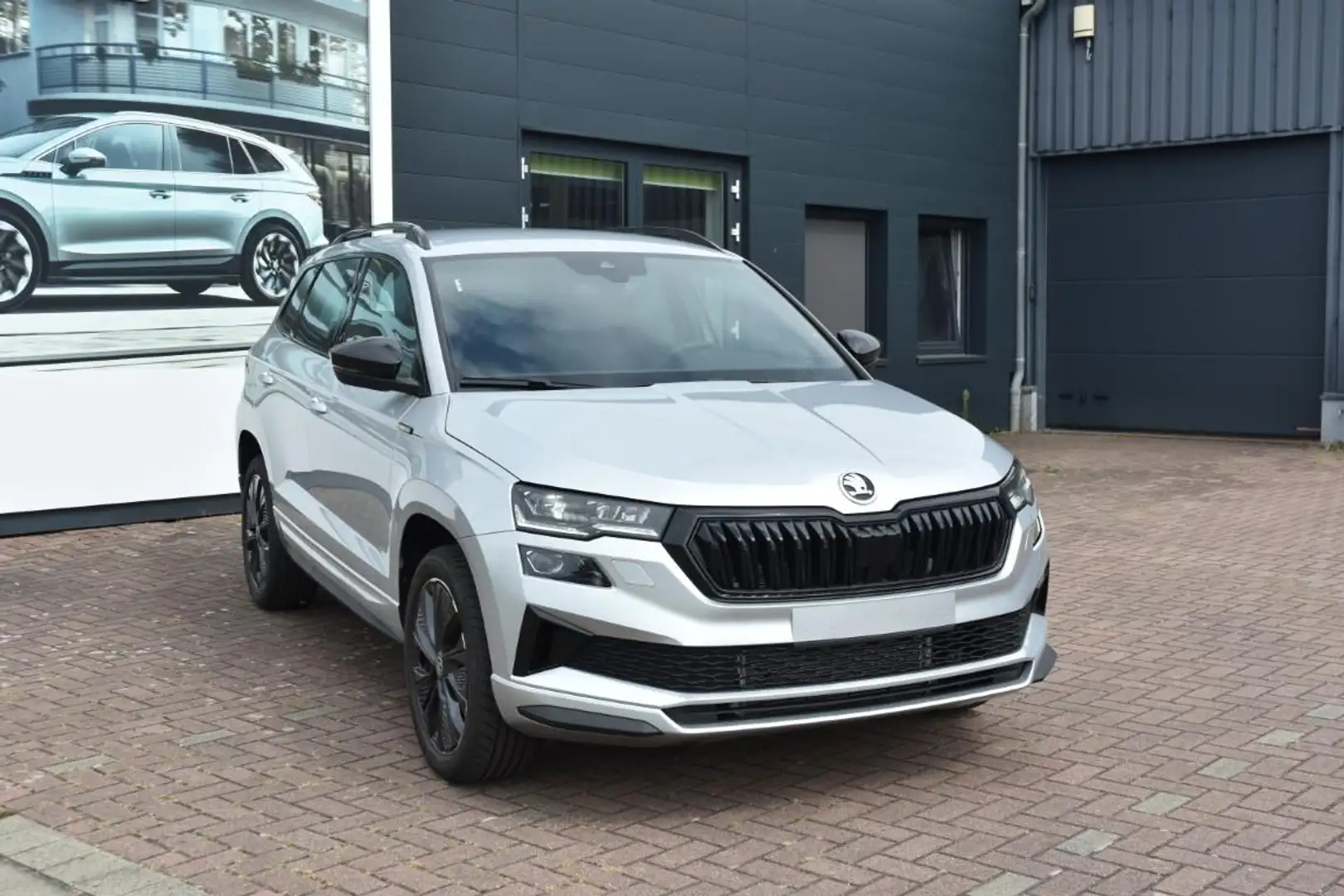 Skoda Karoq 1.5 TSI Sportline*Matrix*Navi*ACC*AHK*uvm. Argintiu - 1