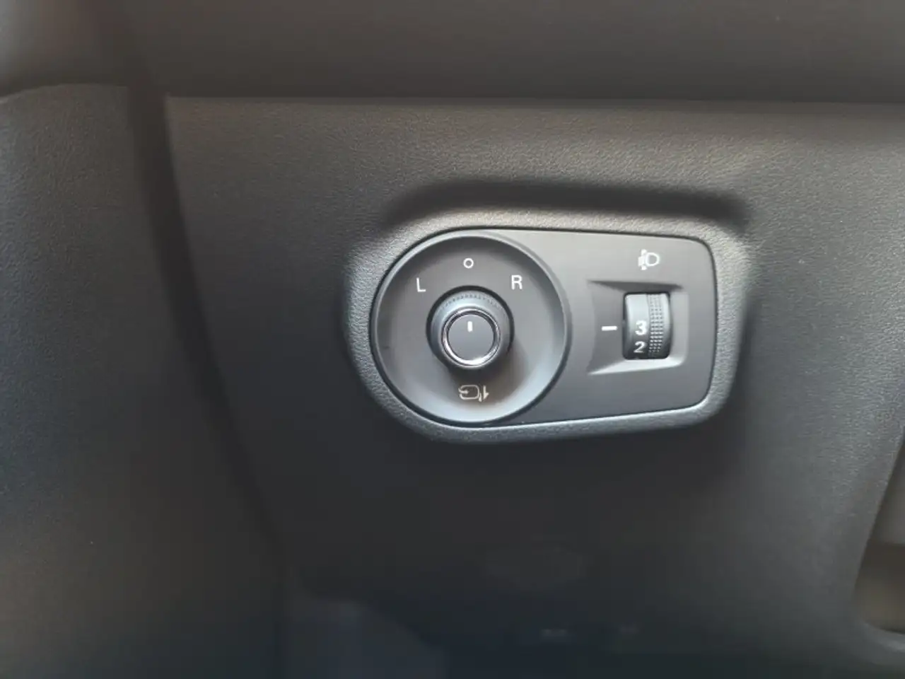 MG ZS Luxury 1,5 Hybrid+ 197PS Pano/18*Alu/LED/Navi/Lede, миниатюра 23
