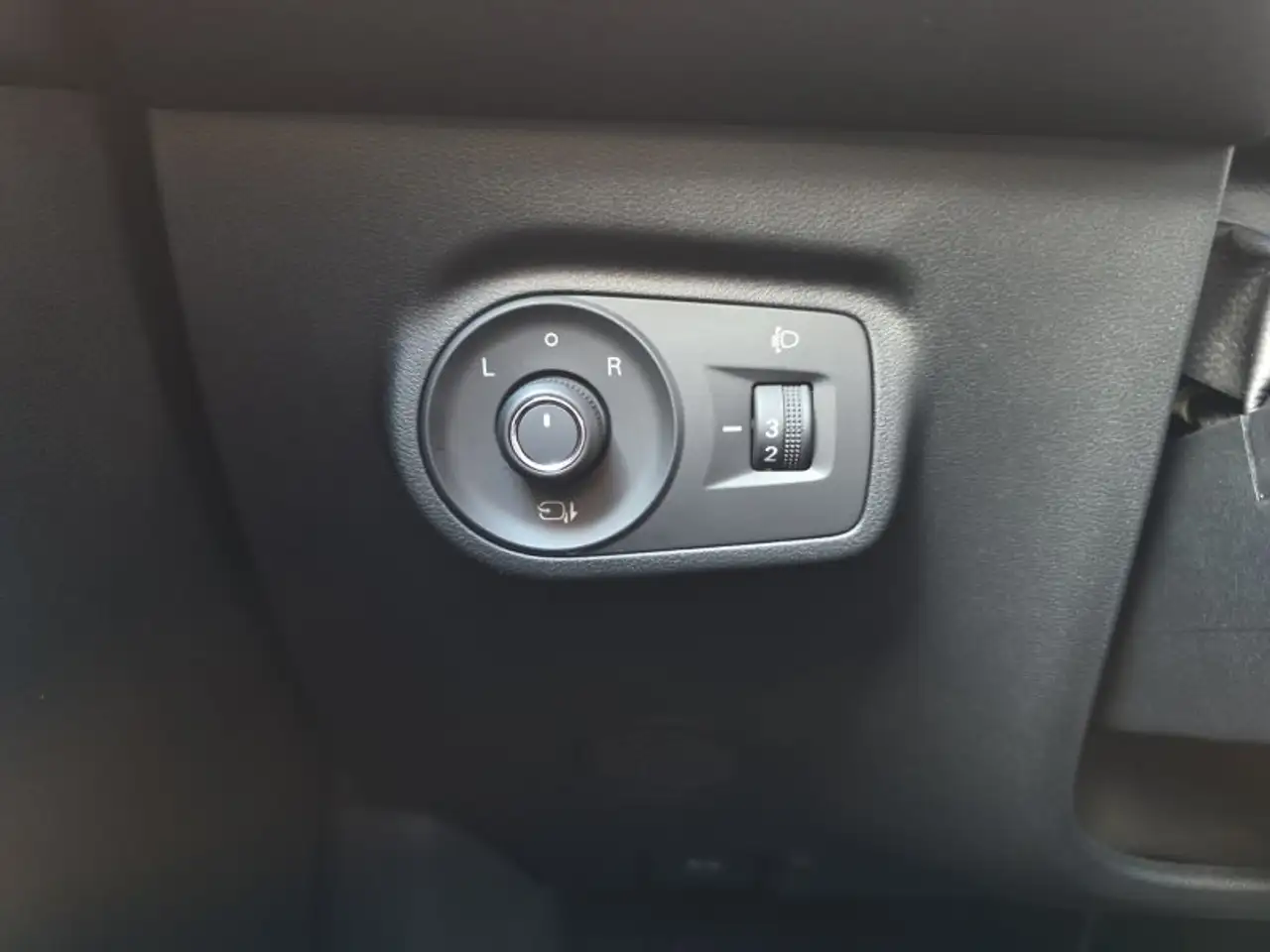 MG ZS Luxury 1,5 Hybrid+ 197PS Pano/18*Alu/LED/Navi/Lede, миниатюра 20