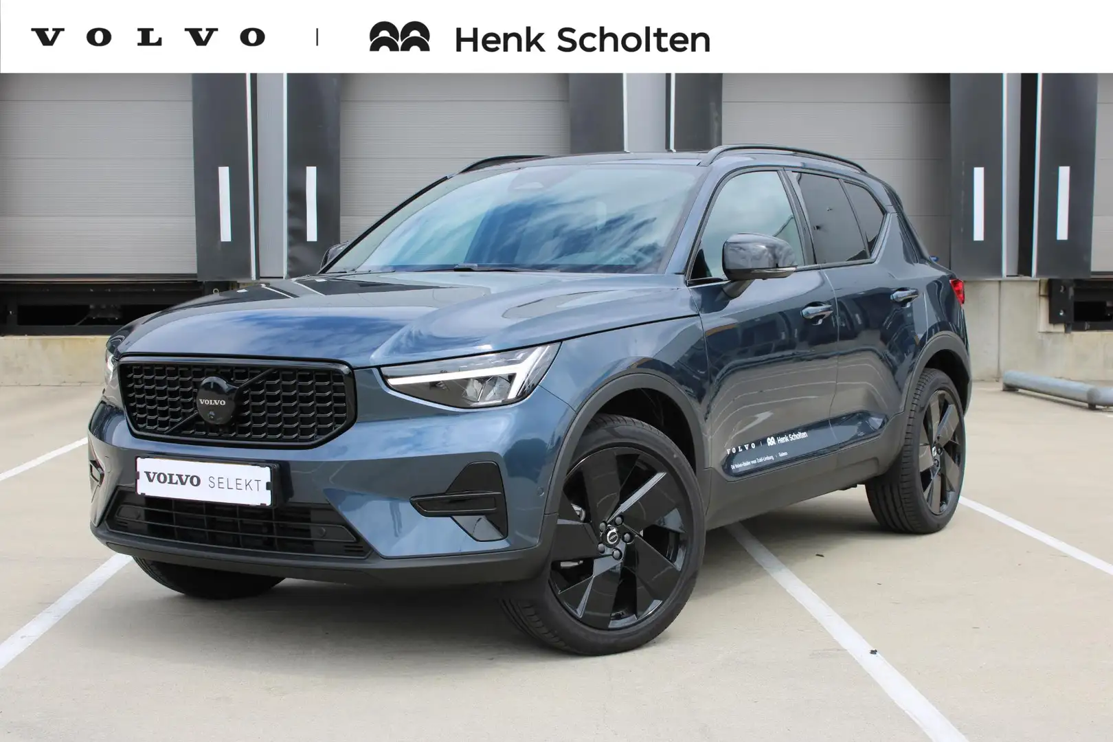 Volvo XC40 B4 Plus Black Edition | Panoramisch Schuif-/Kantel Blauw - 1
