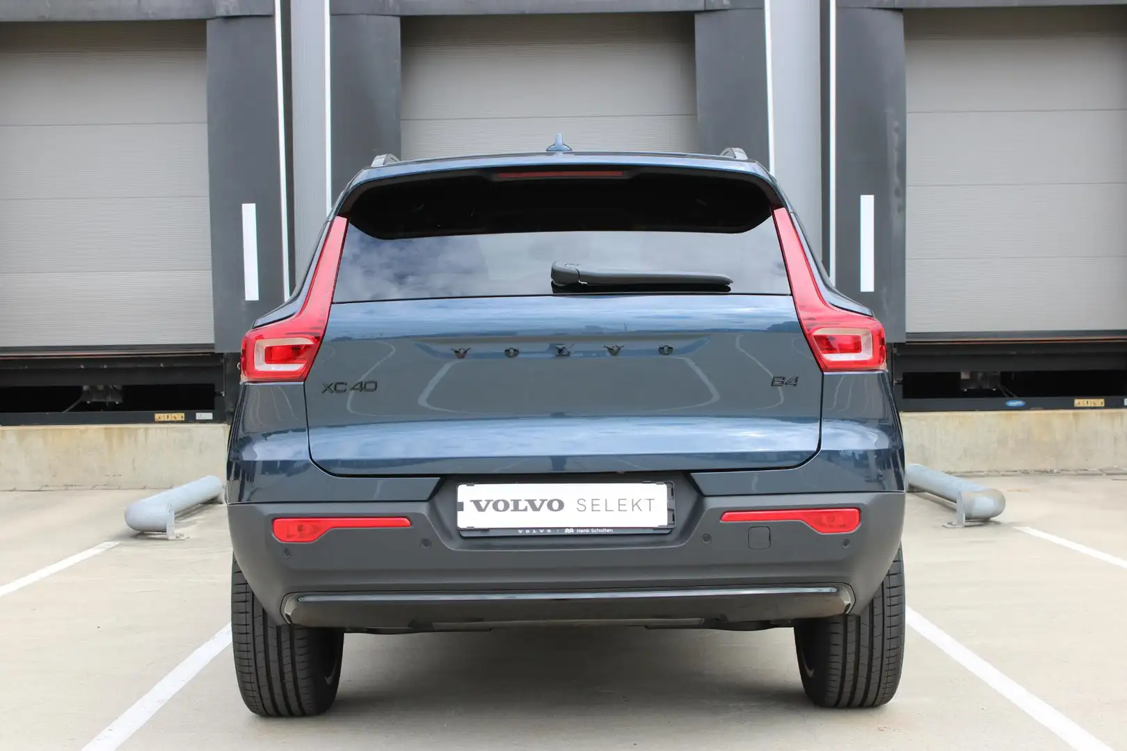 Volvo XC40 B4 Plus Black Edition | Panoramisch Schuif-/Kantel Blauw - 2
