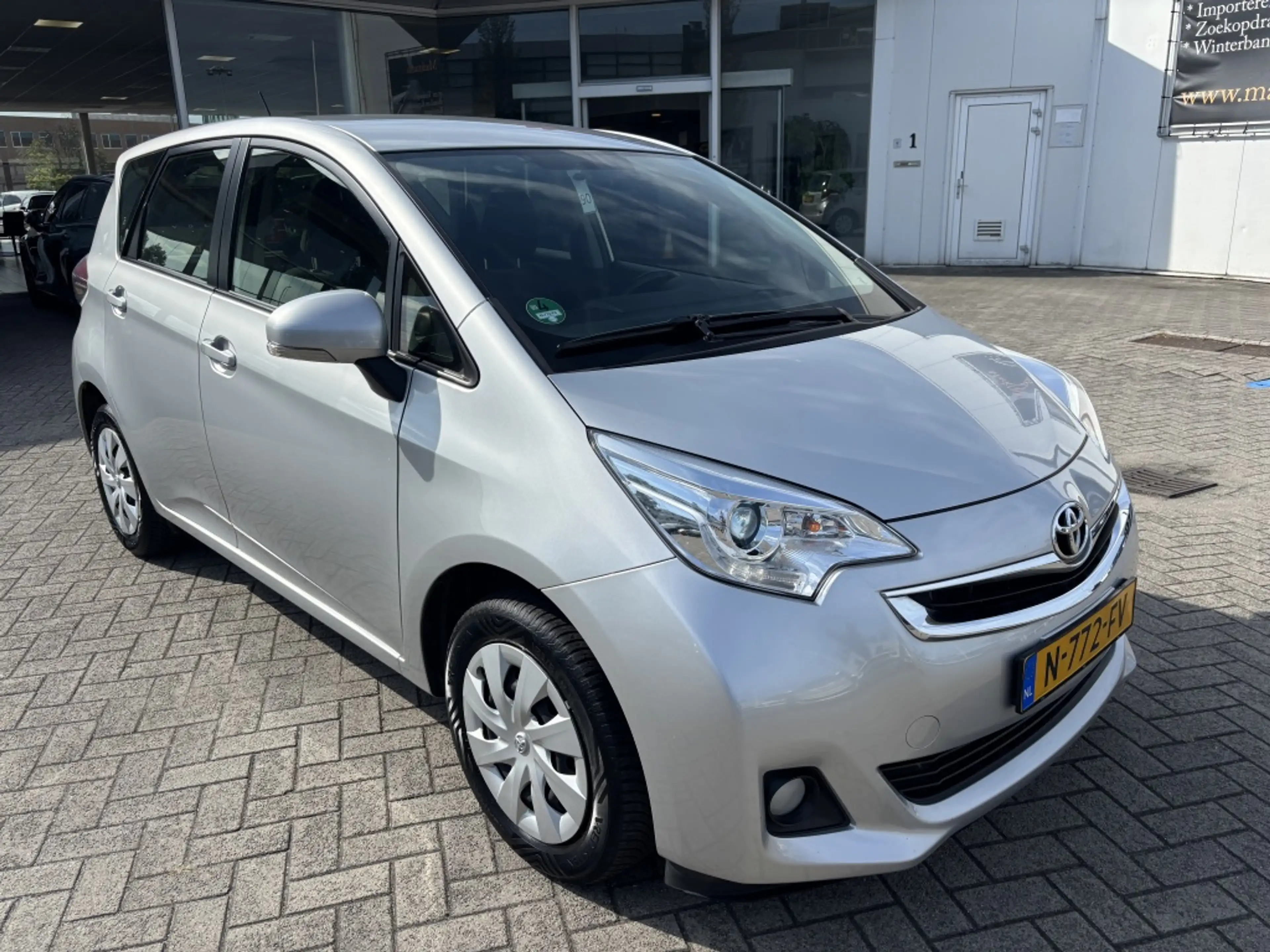 Toyota Verso-S 1.3 VVT-i Aspiration Navi Camera Cruise — photo 5