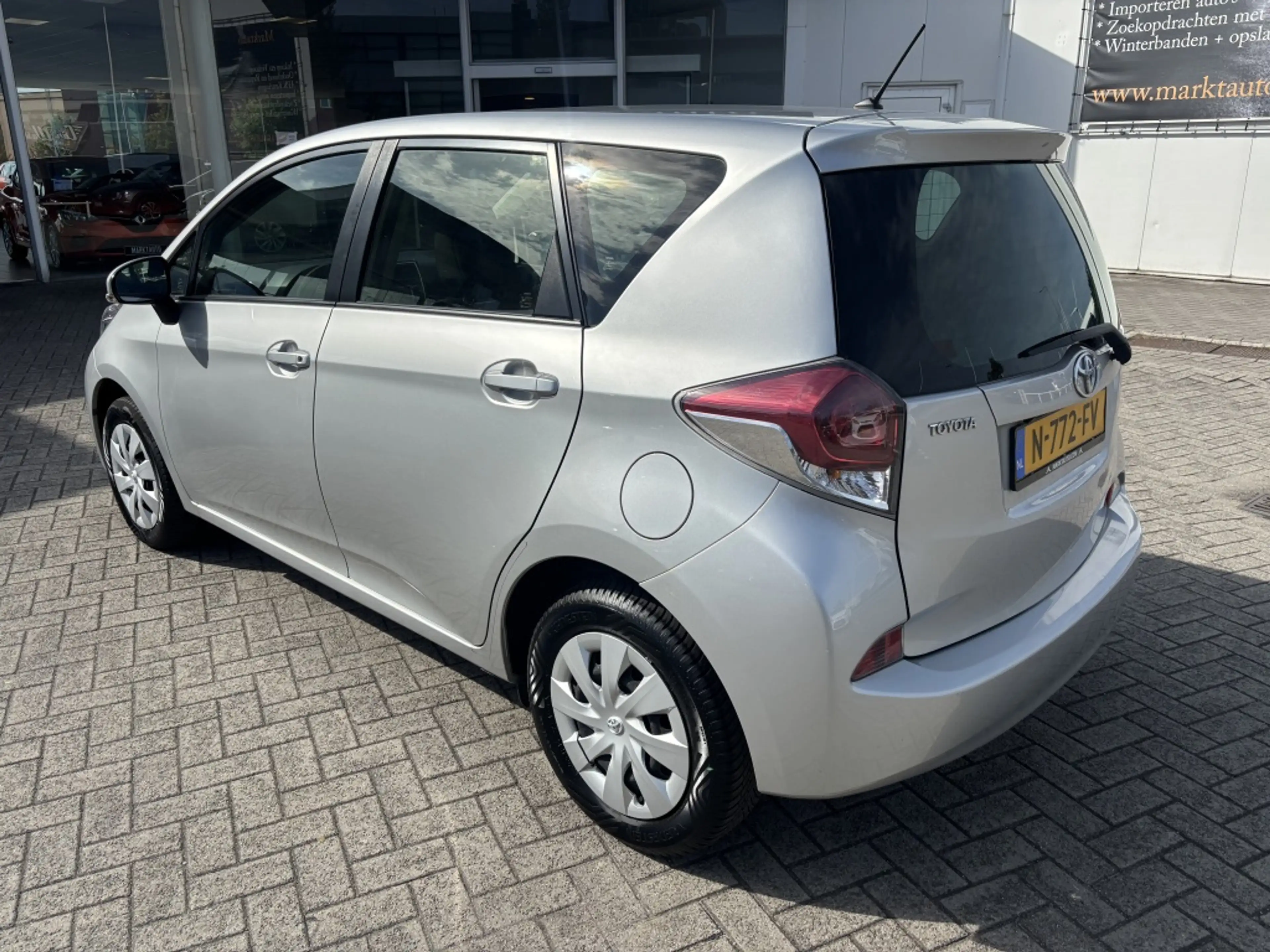 Toyota Verso-S 1.3 VVT-i Aspiration Navi Camera Cruise — photo 3