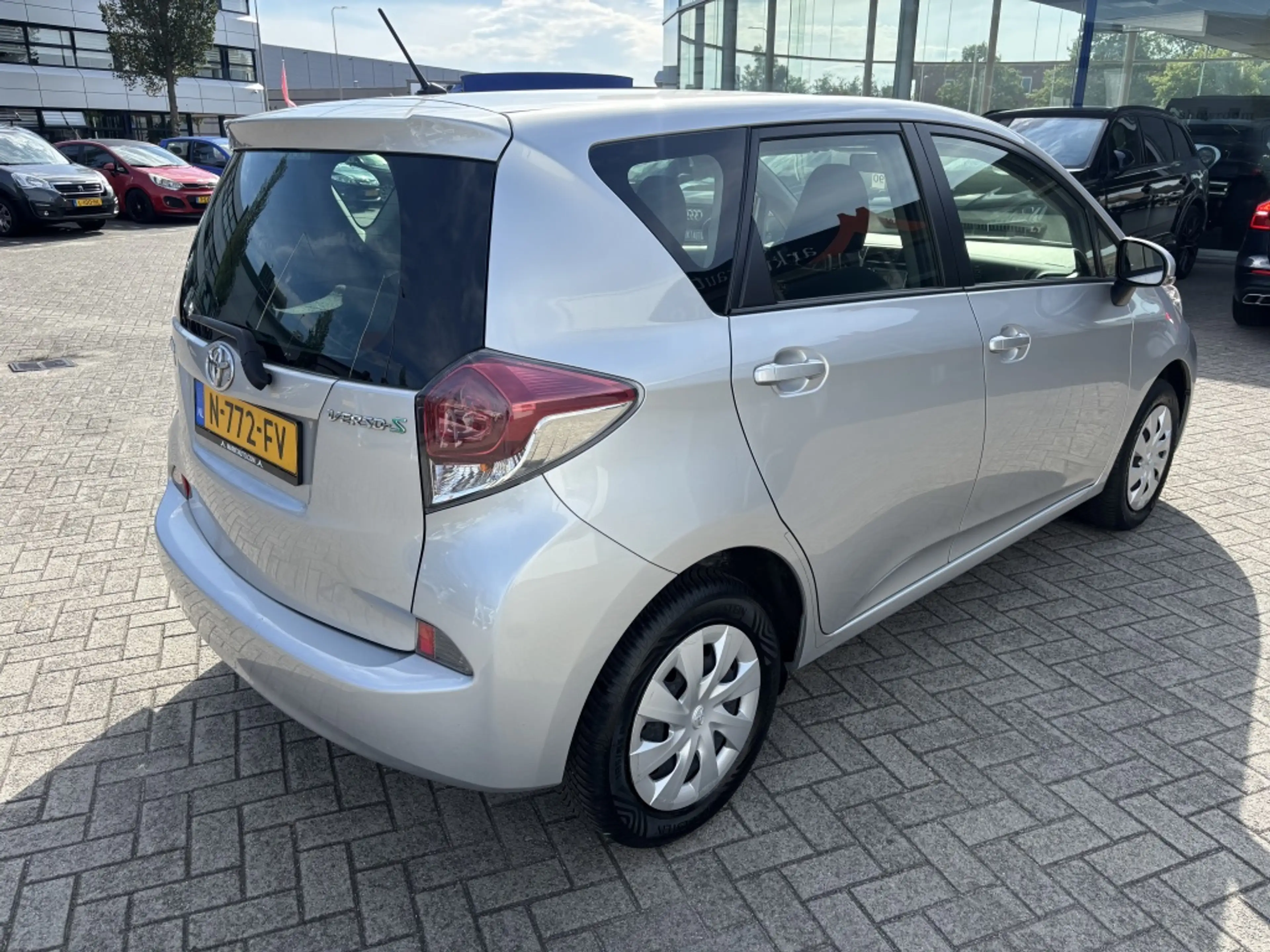 Toyota Verso-S 1.3 VVT-i Aspiration Navi Camera Cruise — photo 11