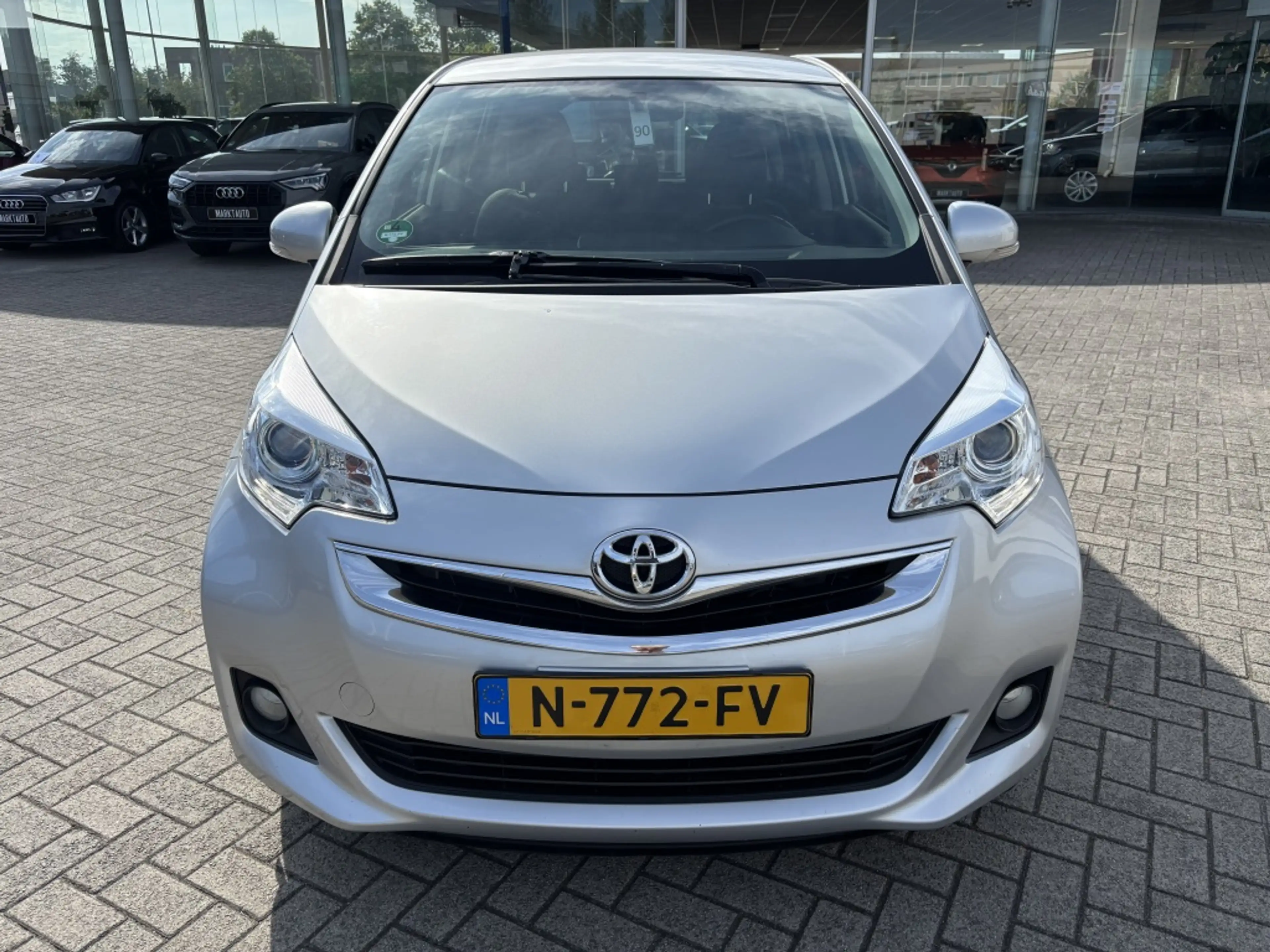 Toyota Verso-S 1.3 VVT-i Aspiration Navi Camera Cruise — photo 6