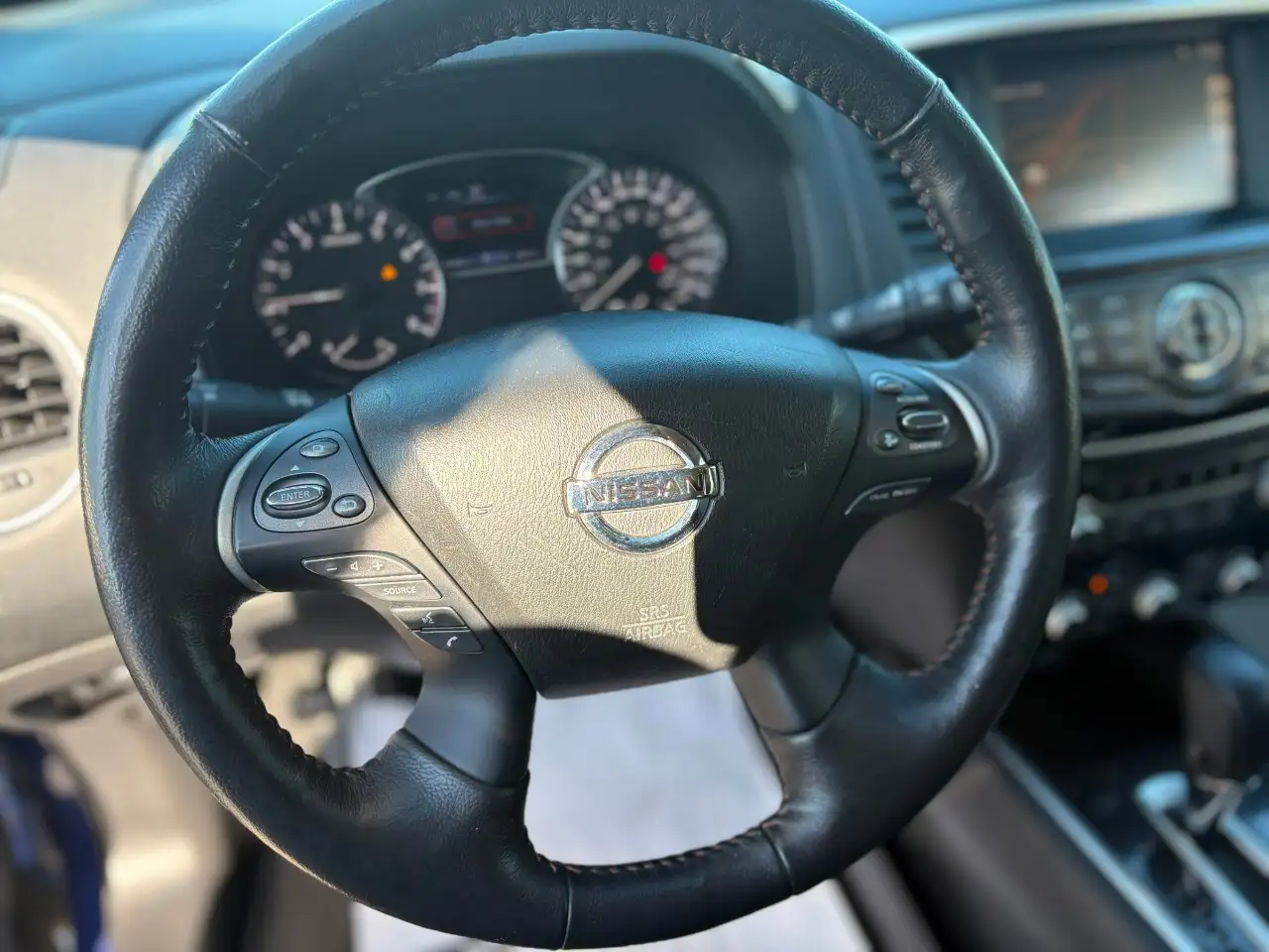 Nissan Pathfinder снимка Nissan Pathfinder