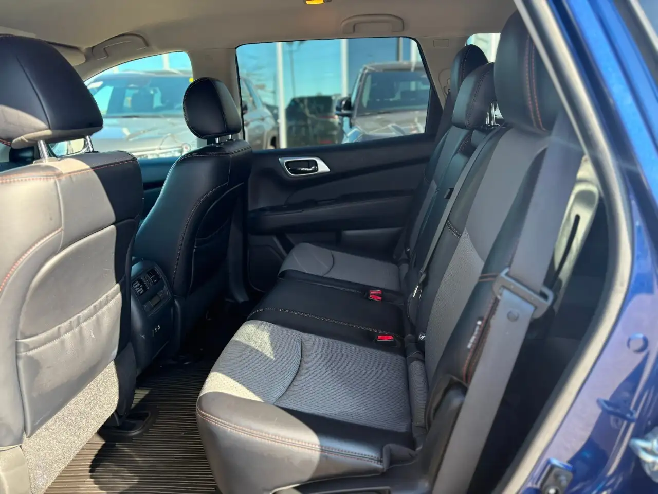 Nissan Pathfinder снимка Nissan Pathfinder