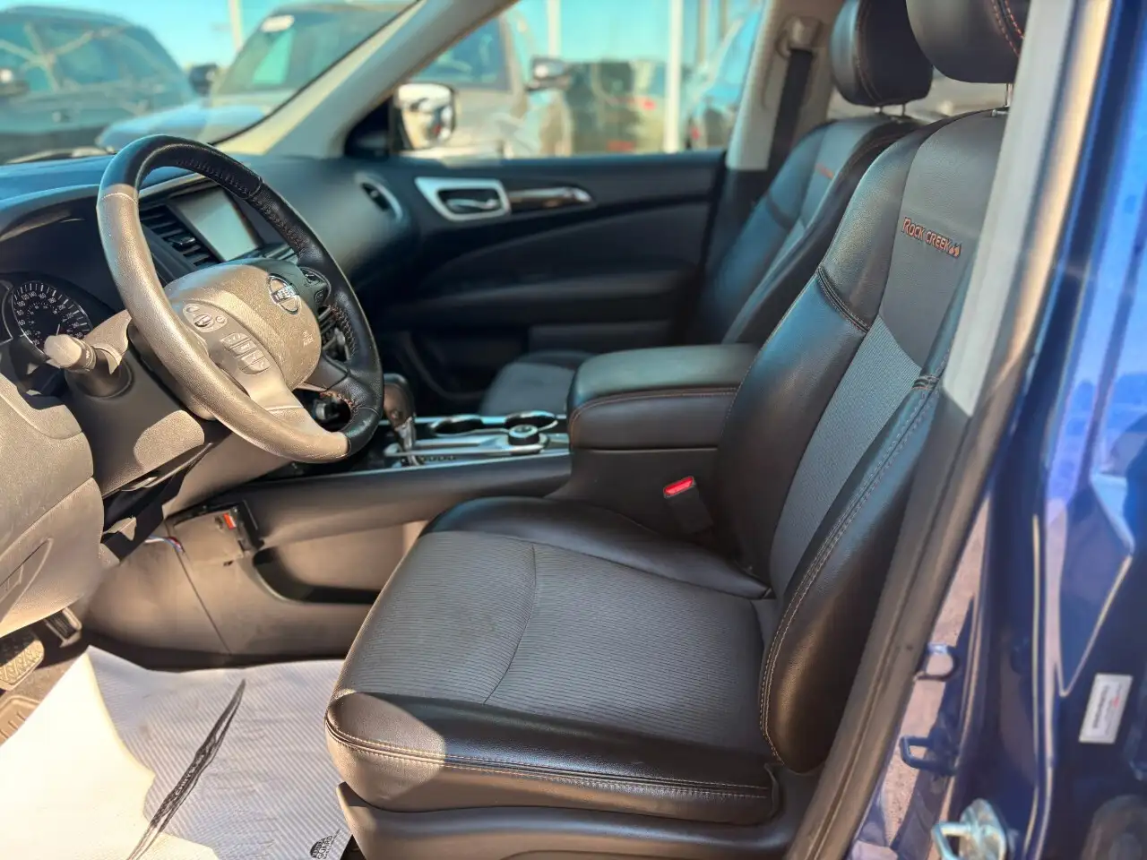 Nissan Pathfinder снимка Nissan Pathfinder