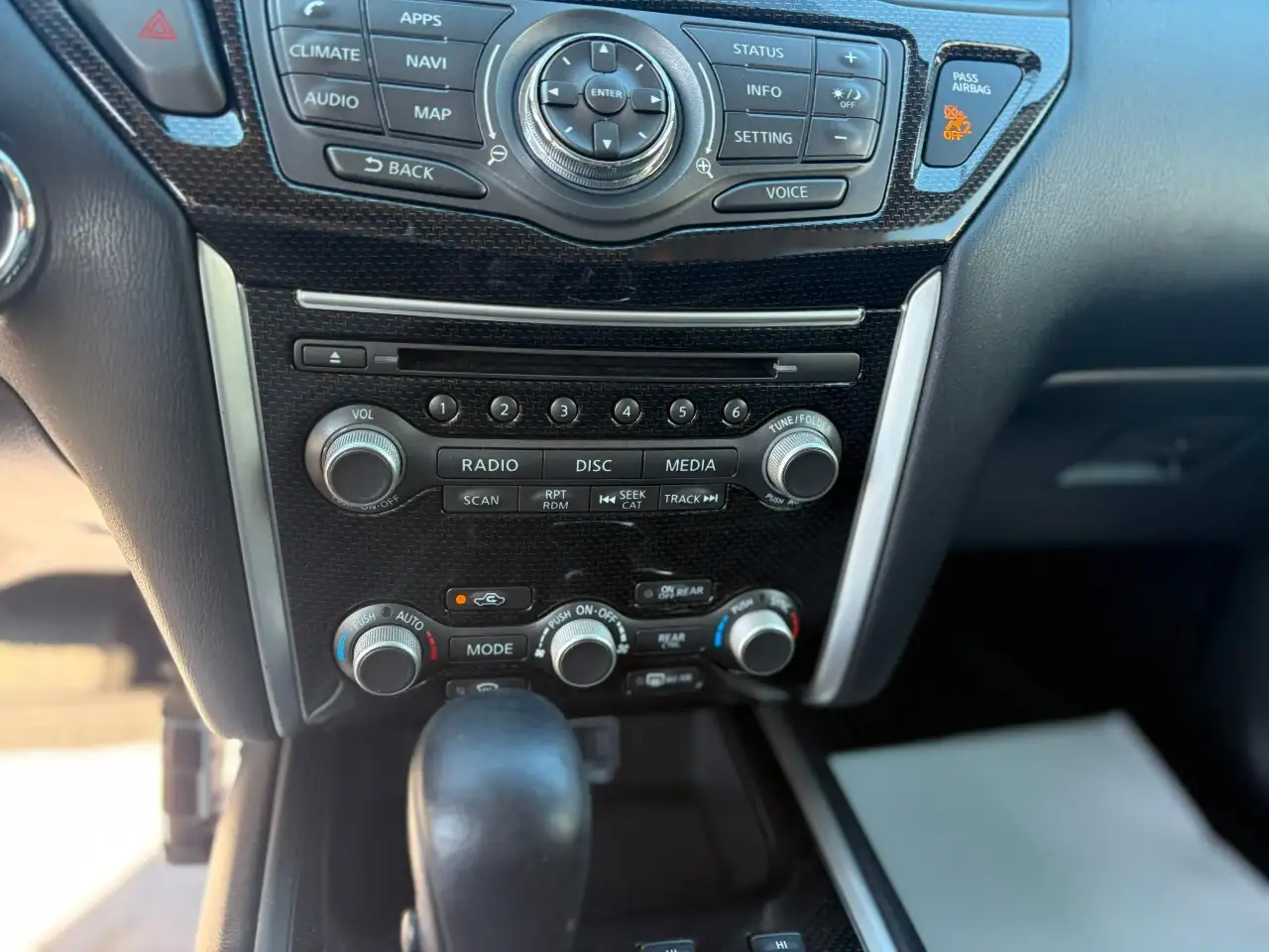 Nissan Pathfinder снимка Nissan Pathfinder