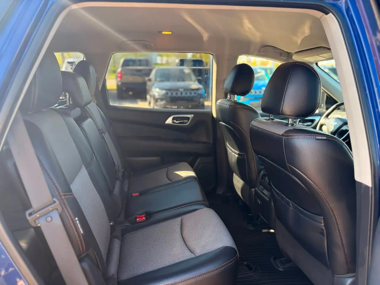 Nissan Pathfinder снимка Nissan Pathfinder