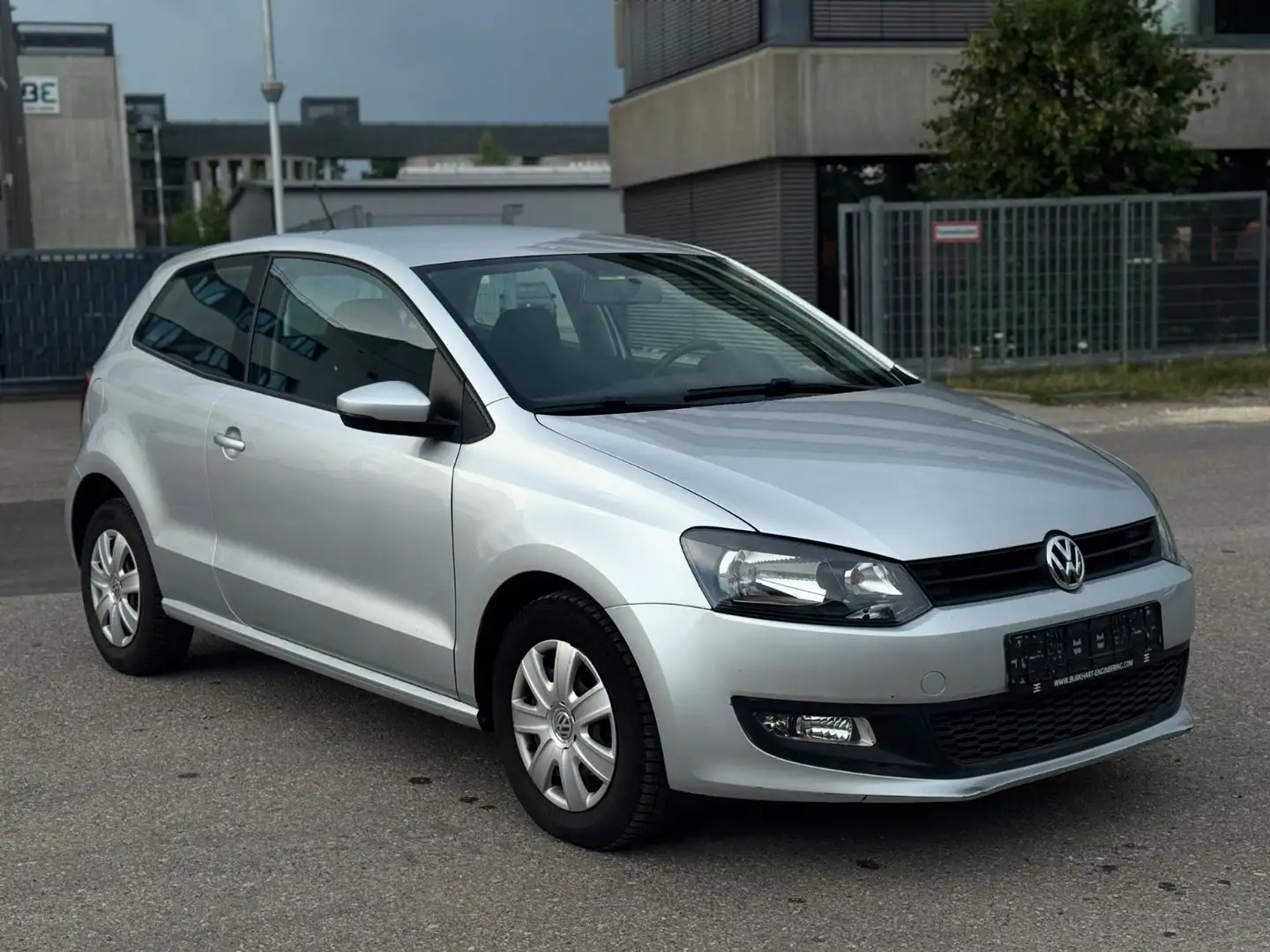 Volkswagen Polo 1.2 Trendline Klima Euro5 Plateado - 2