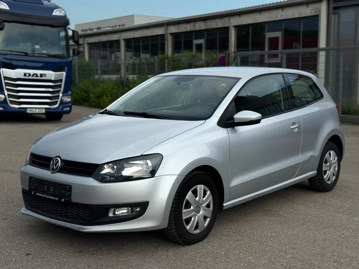Volkswagen Polo 1.2 Trendline Klima Euro5 Plateado - 1