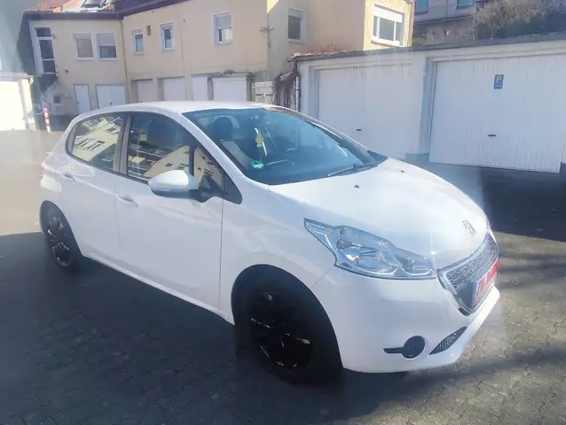 Peugeot 208 Active 4 Türer Klima neue Bereifung