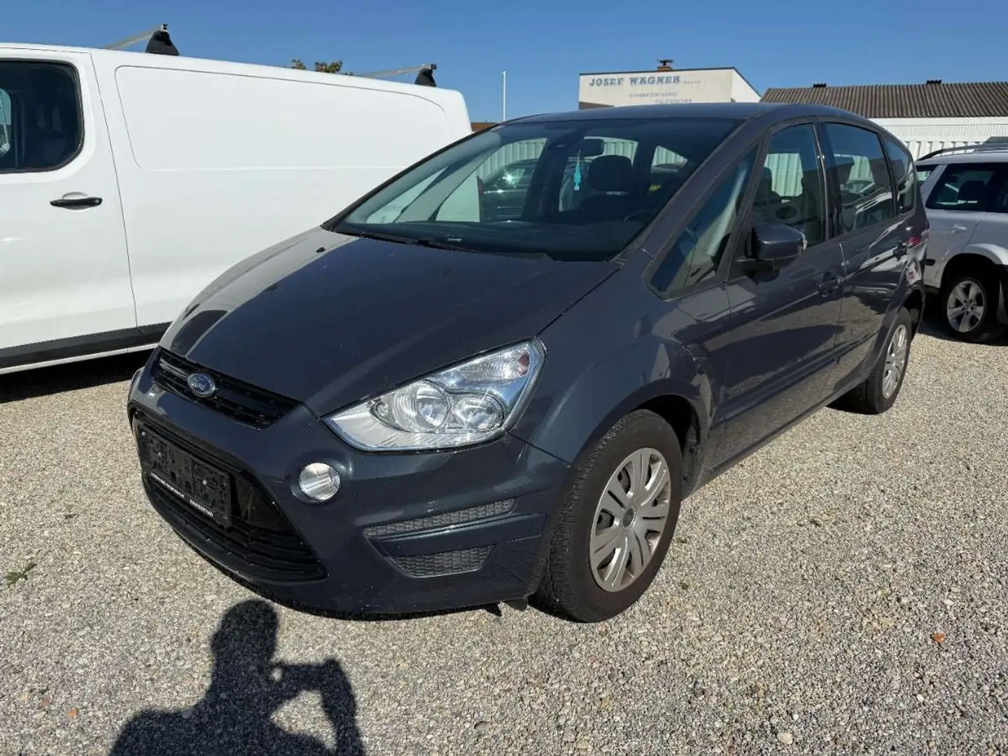 Ford S-Max S-MAX Trend 2,0 TDCi (13) Grau - 1