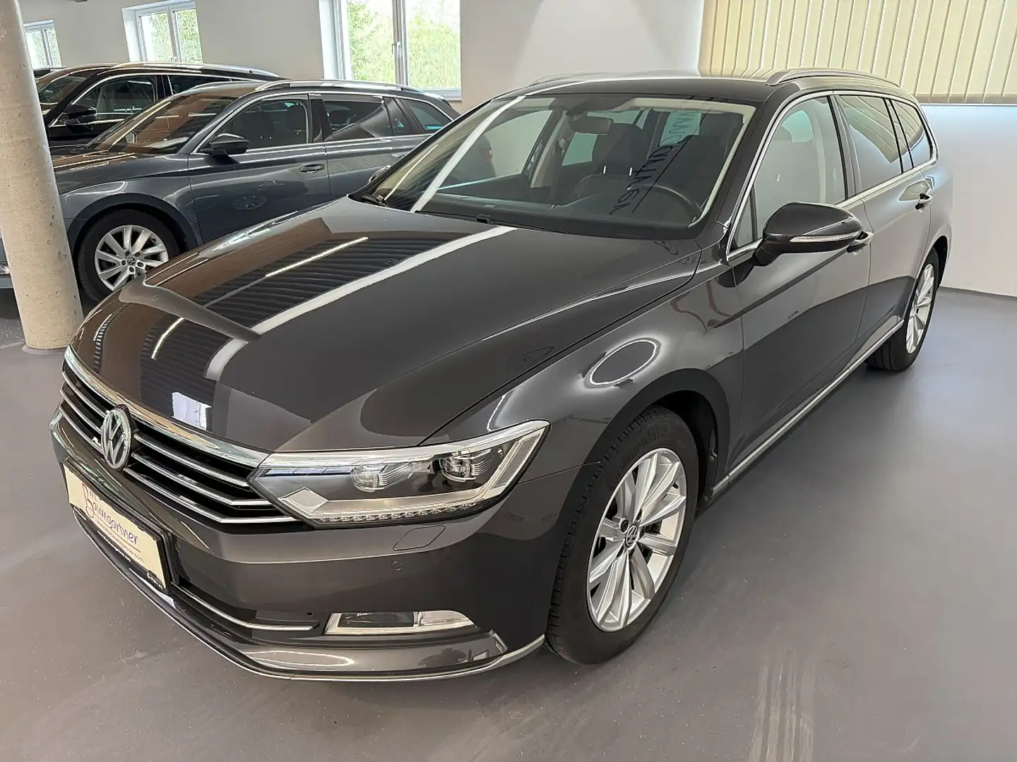 Volkswagen Passat Variant Highline 1,6TDI DSG *LED*NAVI*ACC*AHK*Sitzheizu... Gris - 2