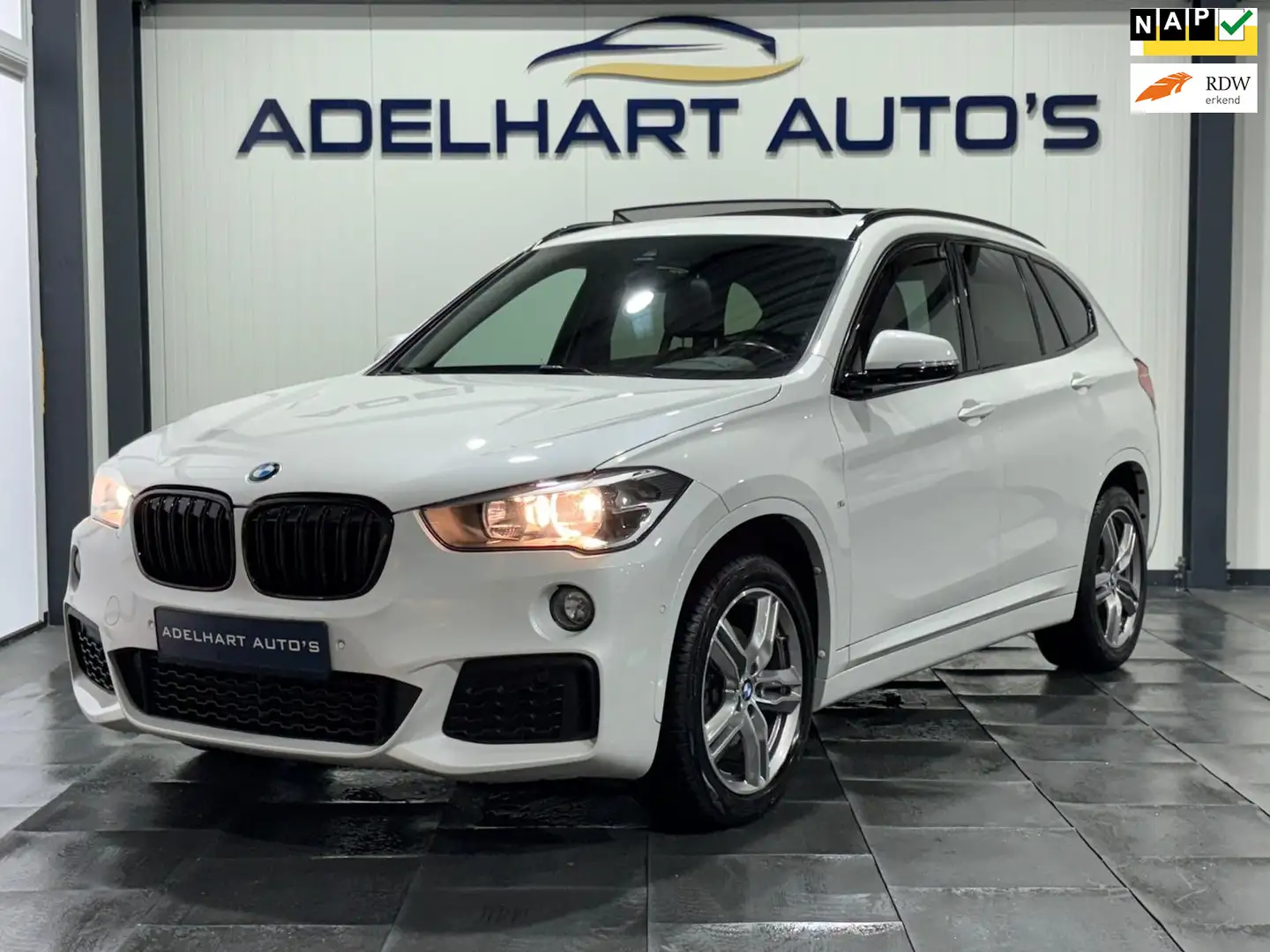 BMW X1 SDrive18i Executive M Sport Automaat / Panorama da Weiß - 1