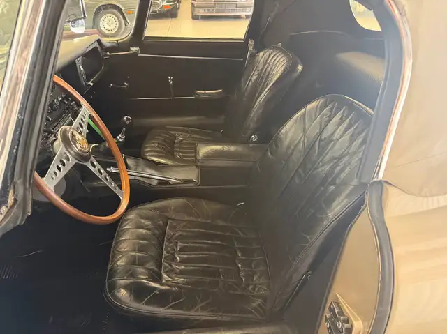 Jaguar E-Type view 3