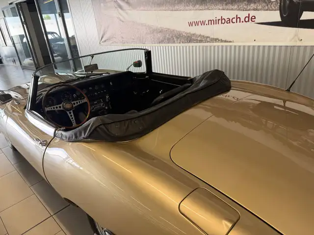 Jaguar E-Type view 13
